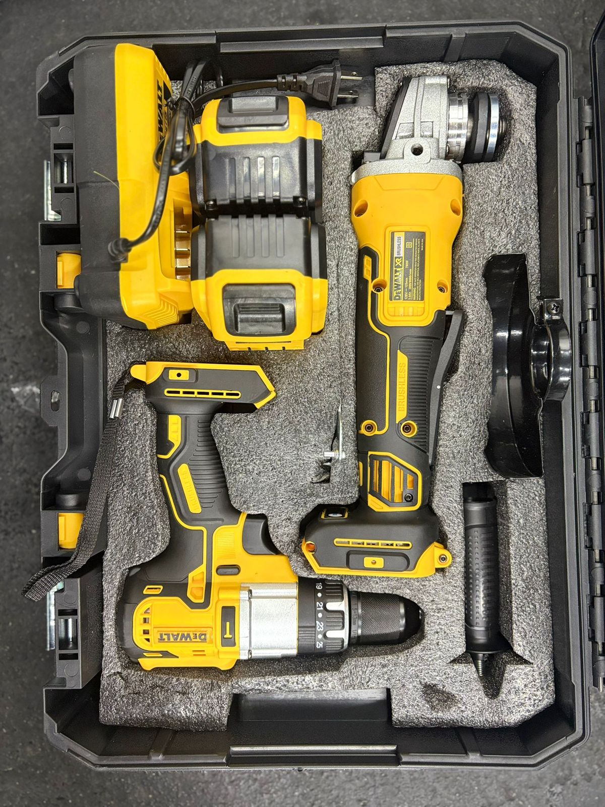 TALADRO Y PULIDORA 128V A